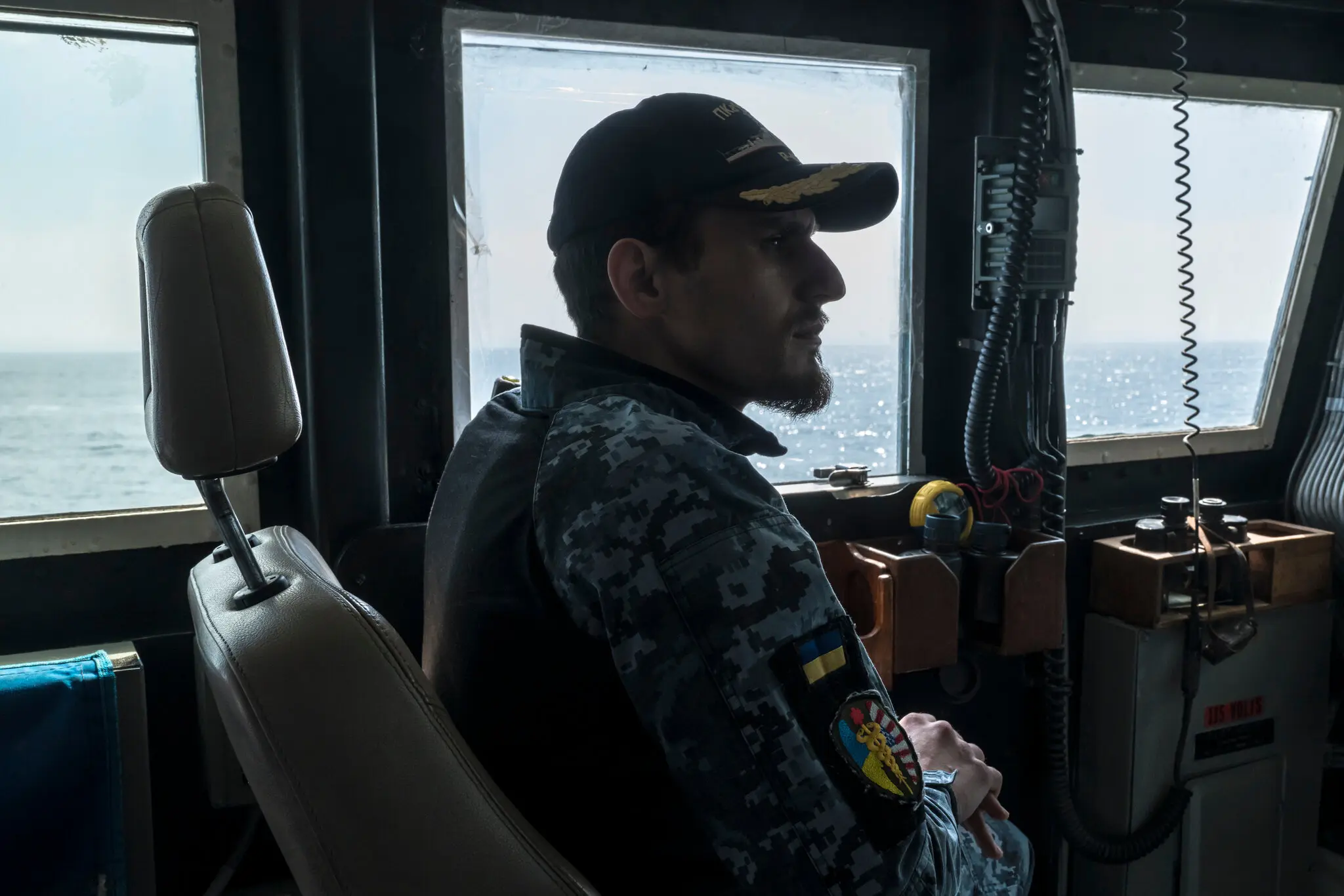 Капітан Михайло заявив, що не вірить у дотримання режиму припинення вогню з боку Росії. Минулої ночі його екіпаж намагався збити російські безпілотники, що летіли над Чорним морем. «Що це за мир?» сказав він.